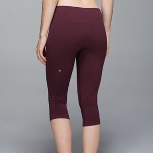 |•lululemon•| ‘in the flow’ Crops